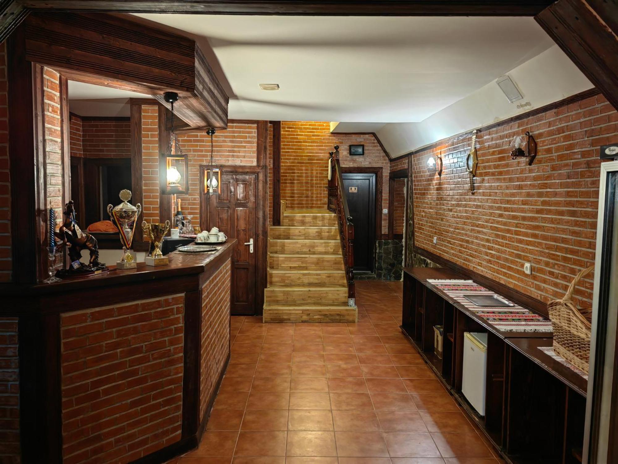 Pensiunea Millenium Sibiu With Parking - Motorcycle Friendly Travel Routes Экстерьер фото