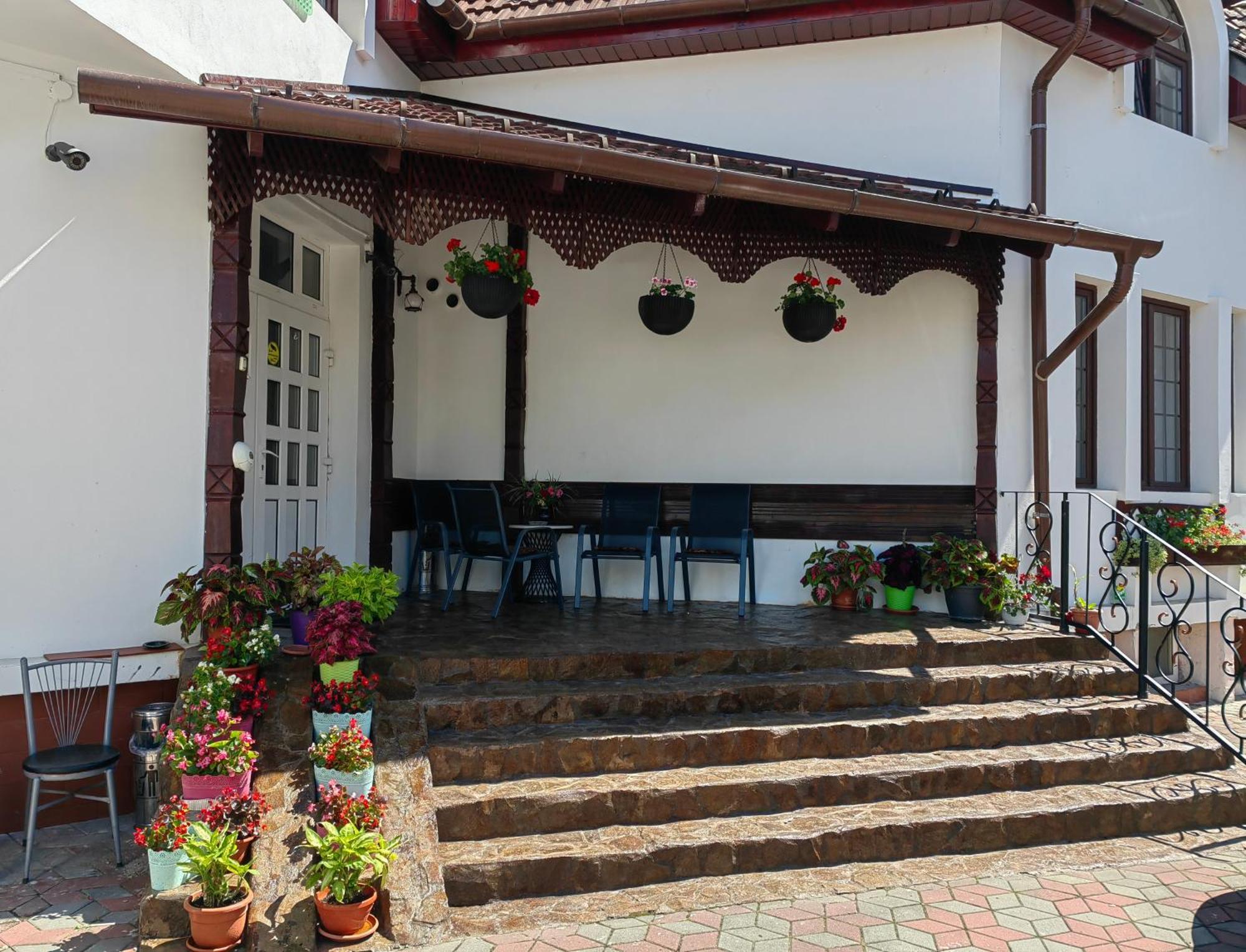 Pensiunea Millenium Sibiu With Parking - Motorcycle Friendly Travel Routes Экстерьер фото
