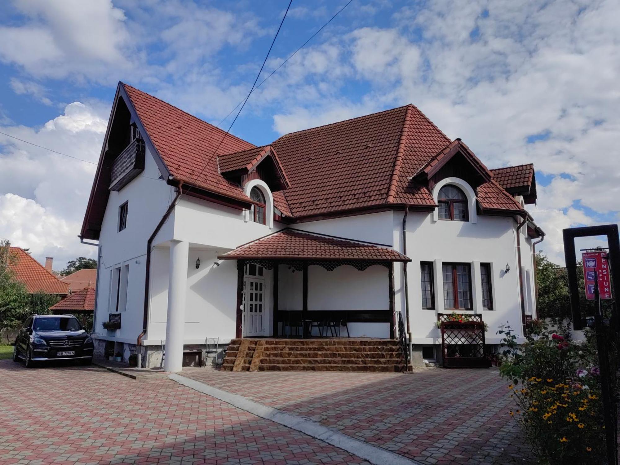 Pensiunea Millenium Sibiu With Parking - Motorcycle Friendly Travel Routes Экстерьер фото